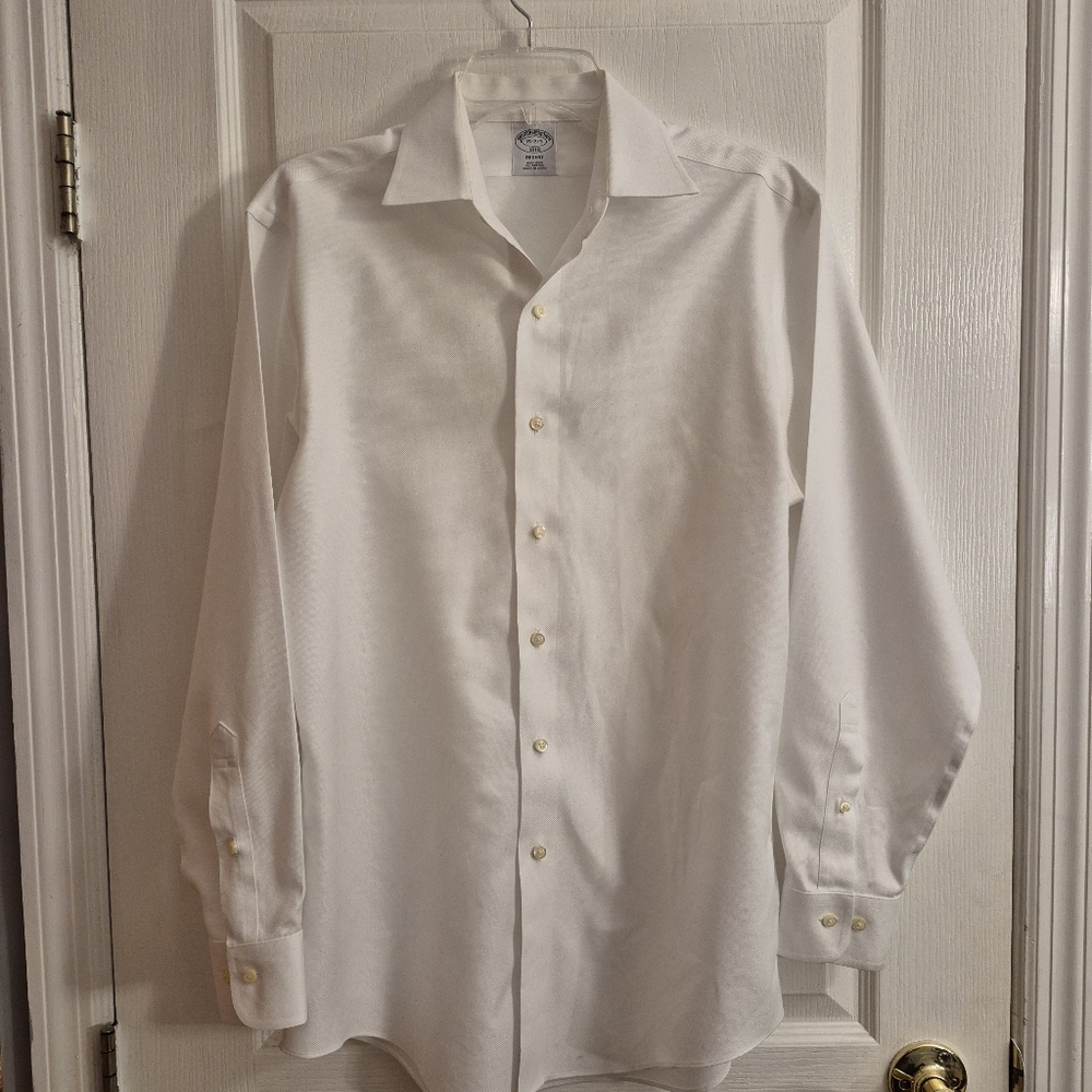 Brooks Brothers Regent White Non-Iron Dress Shirt - 15-2/3 - Medium